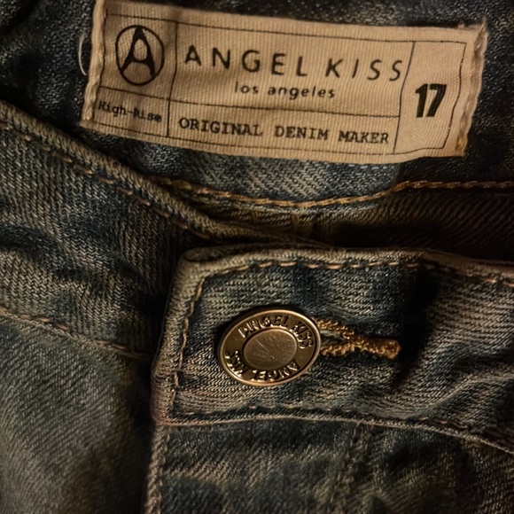 New Angel Kiss Mom Jeans. Size 17 but fits more like a 11. - Picture 3 of 5